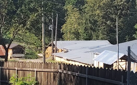 Prahova-Comarnic, Podul Lung, stradal, teren imprejmuit